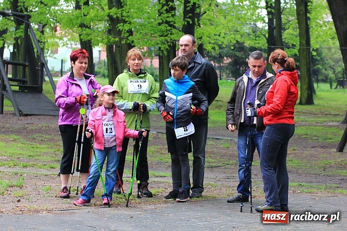 Zdjęcie w galerii na portalu naszraciborz.pl: Nordic Walking w Kuźni. W drogę z kijkami wiadomości z regionu
