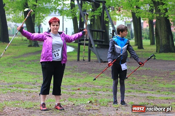 Zdjęcie w galerii na portalu naszraciborz.pl: Nordic Walking w Kuźni. W drogę z kijkami wiadomości z regionu