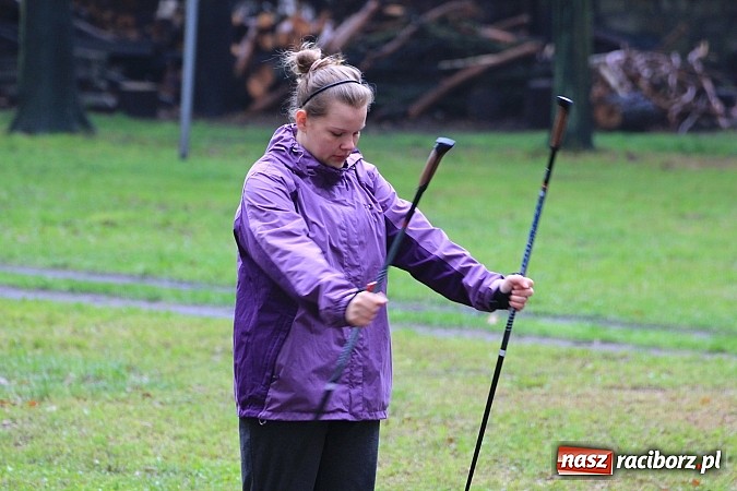Zdjęcie w galerii na portalu naszraciborz.pl: Nordic Walking w Kuźni. W drogę z kijkami wiadomości z regionu