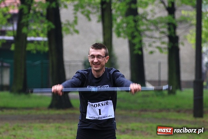 Zdjęcie w galerii na portalu naszraciborz.pl: Nordic Walking w Kuźni. W drogę z kijkami wiadomości z regionu