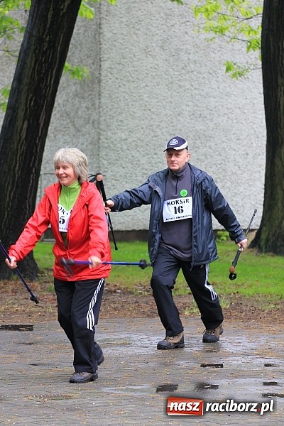 Zdjęcie w galerii na portalu naszraciborz.pl: Nordic Walking w Kuźni. W drogę z kijkami wiadomości z regionu