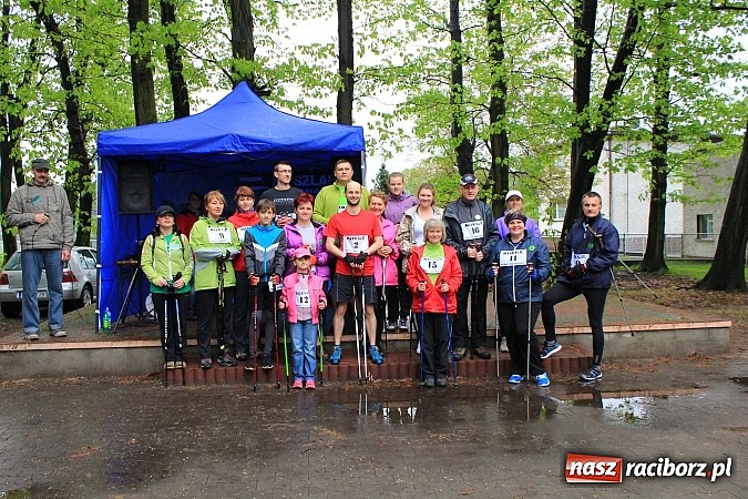 Zdjęcie w galerii na portalu naszraciborz.pl: Nordic Walking w Kuźni. W drogę z kijkami wiadomości z regionu
