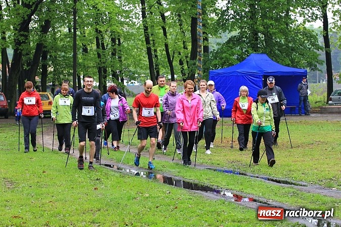 Zdjęcie w galerii na portalu naszraciborz.pl: Nordic Walking w Kuźni. W drogę z kijkami wiadomości z regionu
