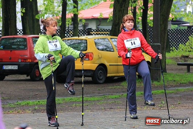 Zdjęcie w galerii na portalu naszraciborz.pl: Nordic Walking w Kuźni. W drogę z kijkami wiadomości z regionu