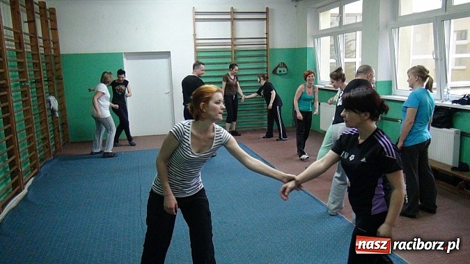 Zdjęcie w galerii na portalu naszraciborz.pl: Kurs samoobrony w Kuźni Raciborskiej wiadomości z regionu
