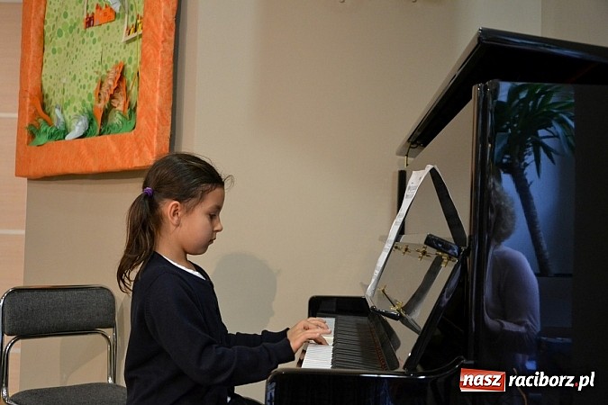 Zdjęcie w galerii na portalu naszraciborz.pl: Przegląd młodych talentów w Tworkowie wiadomości z regionu