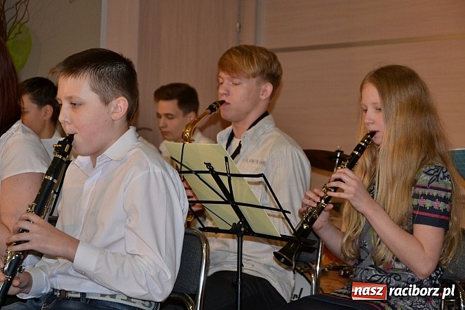 Zdjęcie w galerii na portalu naszraciborz.pl: Przegląd młodych talentów w Tworkowie wiadomości z regionu