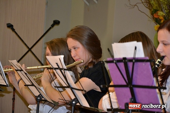 Zdjęcie w galerii na portalu naszraciborz.pl: Przegląd młodych talentów w Tworkowie wiadomości z regionu
