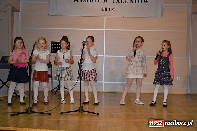 Zdjęcie w galerii na portalu naszraciborz.pl: Przegląd młodych talentów w Tworkowie wiadomości z regionu