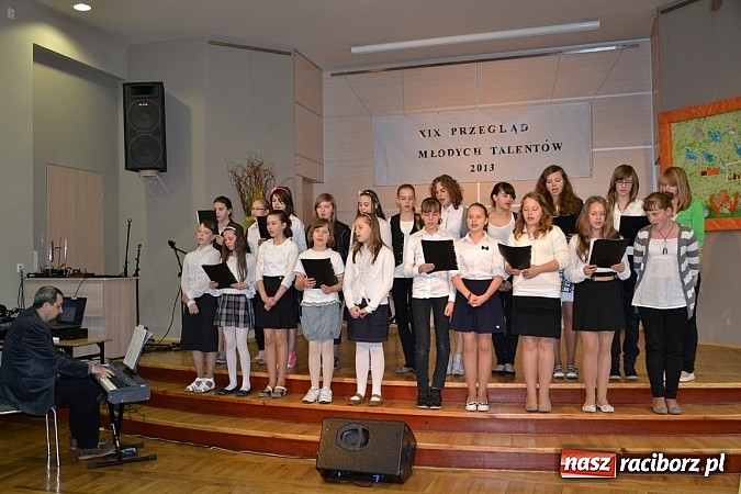Zdjęcie w galerii na portalu naszraciborz.pl: Przegląd młodych talentów w Tworkowie wiadomości z regionu
