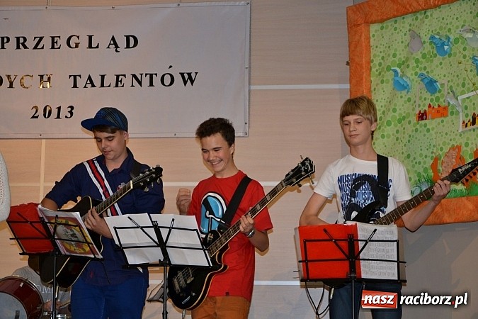 Zdjęcie w galerii na portalu naszraciborz.pl: Przegląd młodych talentów w Tworkowie wiadomości z regionu