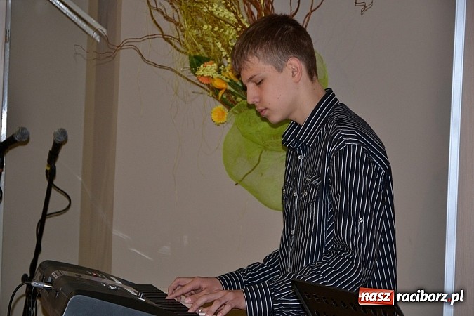 Zdjęcie w galerii na portalu naszraciborz.pl: Przegląd młodych talentów w Tworkowie wiadomości z regionu