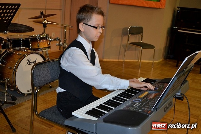 Zdjęcie w galerii na portalu naszraciborz.pl: Przegląd młodych talentów w Tworkowie wiadomości z regionu