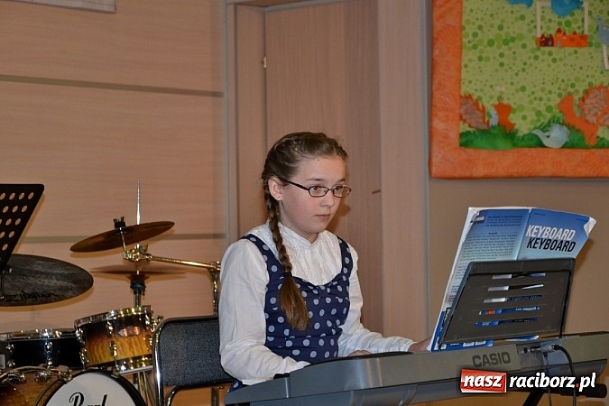 Zdjęcie w galerii na portalu naszraciborz.pl: Przegląd młodych talentów w Tworkowie wiadomości z regionu