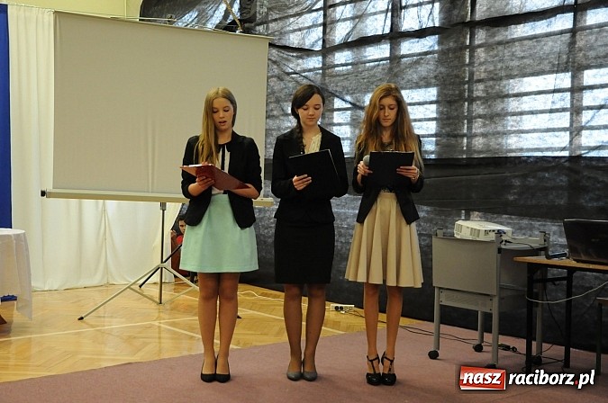 Zdjęcie w galerii na portalu naszraciborz.pl: Ukazał się album o szkole w Krzyżanowicach wiadomości z regionu