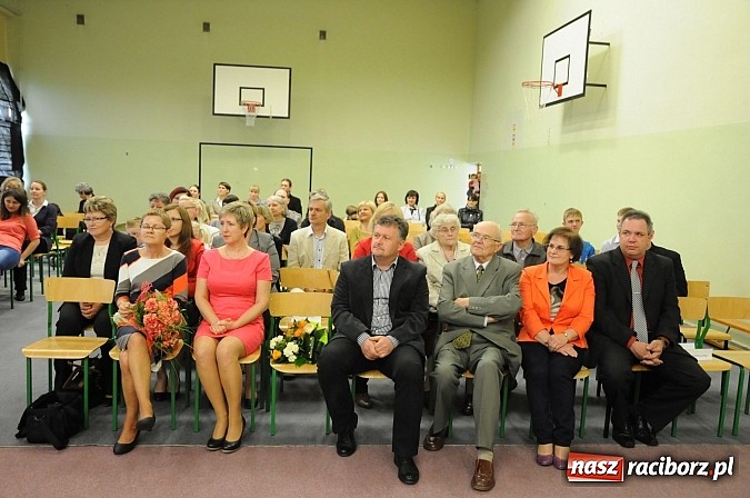 Zdjęcie w galerii na portalu naszraciborz.pl: Ukazał się album o szkole w Krzyżanowicach wiadomości z regionu