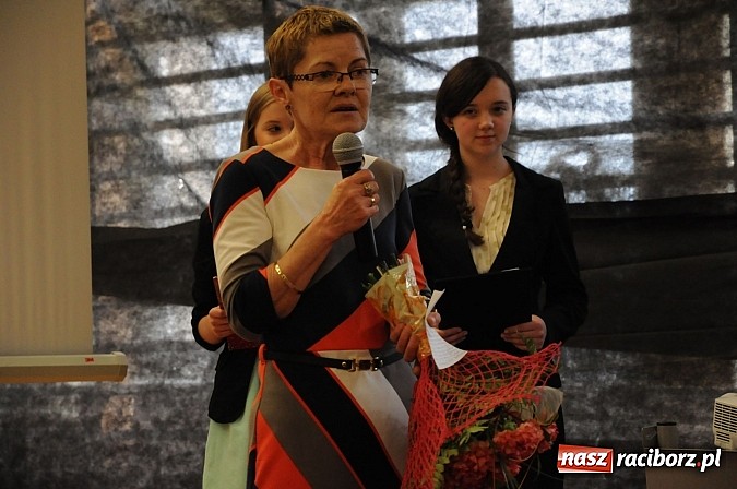 Zdjęcie w galerii na portalu naszraciborz.pl: Ukazał się album o szkole w Krzyżanowicach wiadomości z regionu