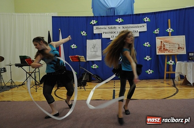 Zdjęcie w galerii na portalu naszraciborz.pl: Ukazał się album o szkole w Krzyżanowicach wiadomości z regionu