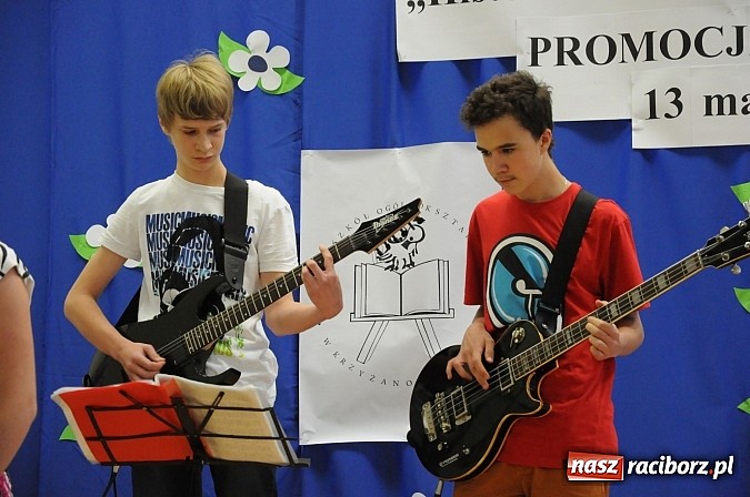 Zdjęcie w galerii na portalu naszraciborz.pl: Ukazał się album o szkole w Krzyżanowicach wiadomości z regionu