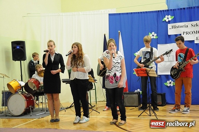 Zdjęcie w galerii na portalu naszraciborz.pl: Ukazał się album o szkole w Krzyżanowicach wiadomości z regionu