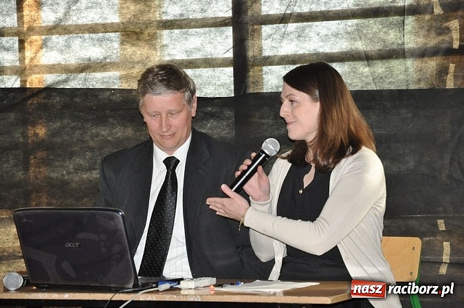 Zdjęcie w galerii na portalu naszraciborz.pl: Ukazał się album o szkole w Krzyżanowicach wiadomości z regionu