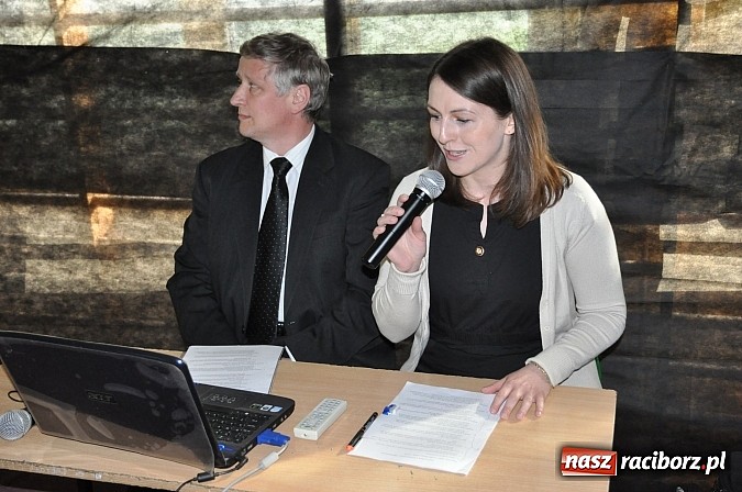 Zdjęcie w galerii na portalu naszraciborz.pl: Ukazał się album o szkole w Krzyżanowicach wiadomości z regionu