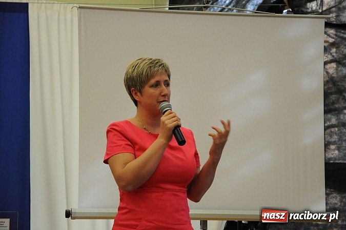 Zdjęcie w galerii na portalu naszraciborz.pl: Ukazał się album o szkole w Krzyżanowicach wiadomości z regionu