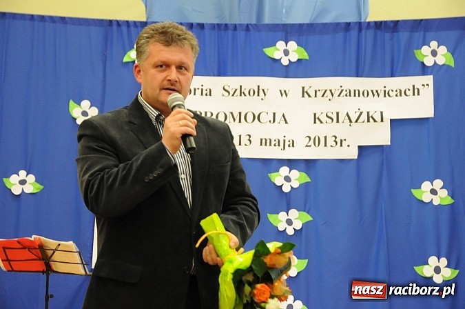 Zdjęcie w galerii na portalu naszraciborz.pl: Ukazał się album o szkole w Krzyżanowicach wiadomości z regionu