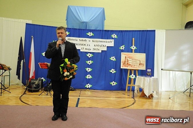 Zdjęcie w galerii na portalu naszraciborz.pl: Ukazał się album o szkole w Krzyżanowicach wiadomości z regionu