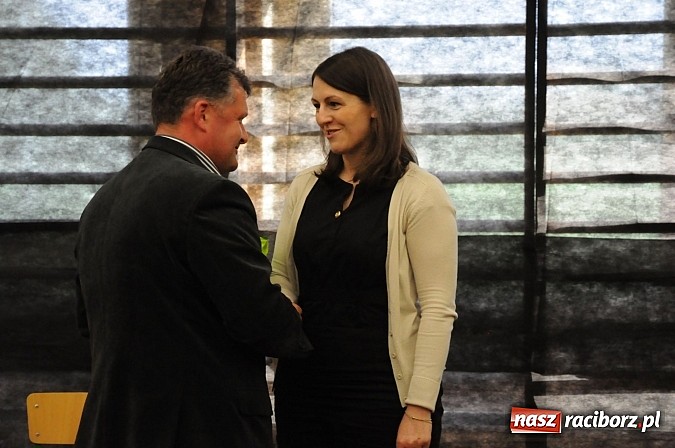 Zdjęcie w galerii na portalu naszraciborz.pl: Ukazał się album o szkole w Krzyżanowicach wiadomości z regionu