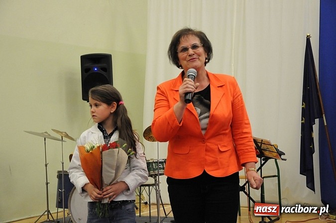 Zdjęcie w galerii na portalu naszraciborz.pl: Ukazał się album o szkole w Krzyżanowicach wiadomości z regionu