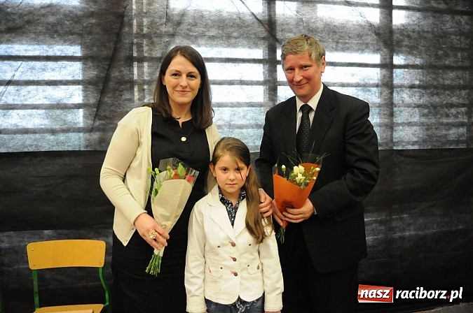 Zdjęcie w galerii na portalu naszraciborz.pl: Ukazał się album o szkole w Krzyżanowicach wiadomości z regionu