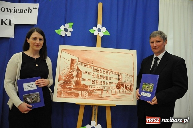 Zdjęcie w galerii na portalu naszraciborz.pl: Ukazał się album o szkole w Krzyżanowicach wiadomości z regionu