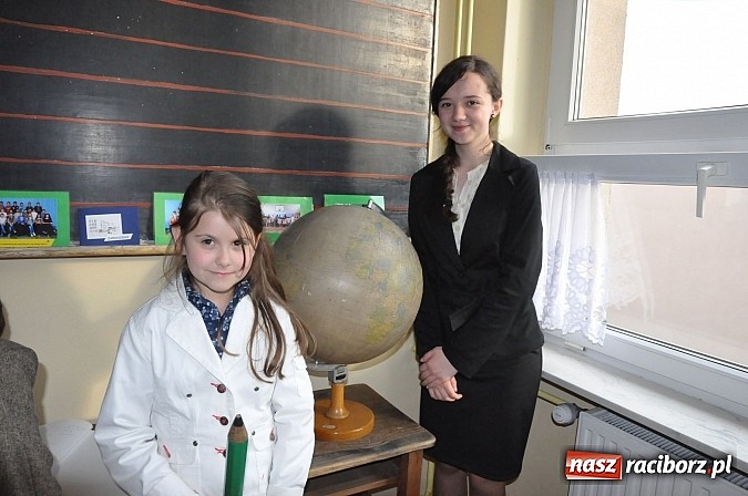 Zdjęcie w galerii na portalu naszraciborz.pl: Ukazał się album o szkole w Krzyżanowicach wiadomości z regionu