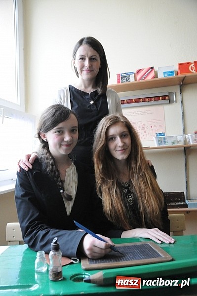 Zdjęcie w galerii na portalu naszraciborz.pl: Ukazał się album o szkole w Krzyżanowicach wiadomości z regionu