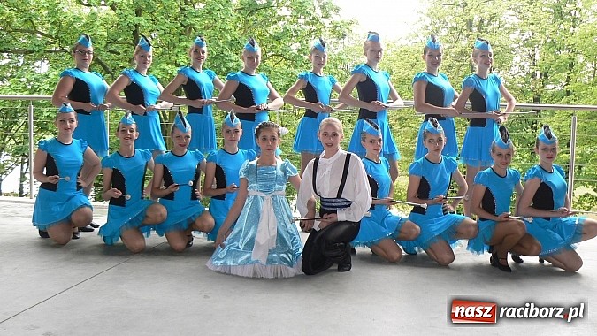 Zdjęcie w galerii na portalu naszraciborz.pl: Arabeski z Zawady Książęcej z medalami wiadomości z regionu