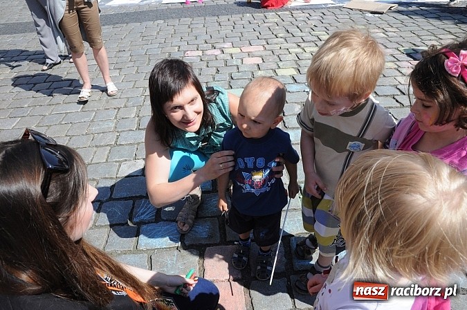 Zdjęcie w galerii na portalu naszraciborz.pl: Studencki happening na raciborskim Rynku wiadomości z regionu