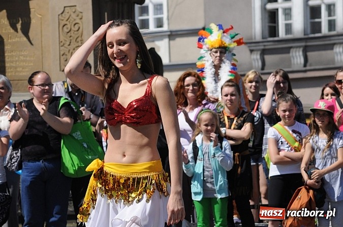 Zdjęcie w galerii na portalu naszraciborz.pl: Studencki happening na raciborskim Rynku wiadomości z regionu