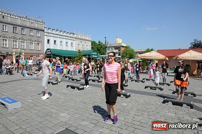 Zdjęcie w galerii na portalu naszraciborz.pl: Studencki happening na raciborskim Rynku wiadomości z regionu