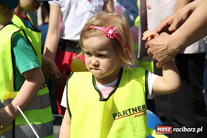 Zdjęcie w galerii na portalu naszraciborz.pl: Studencki happening na raciborskim Rynku wiadomości z regionu