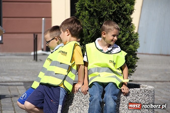 Zdjęcie w galerii na portalu naszraciborz.pl: Studencki happening na raciborskim Rynku wiadomości z regionu