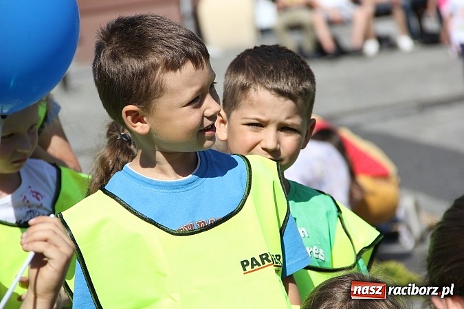 Zdjęcie w galerii na portalu naszraciborz.pl: Studencki happening na raciborskim Rynku wiadomości z regionu