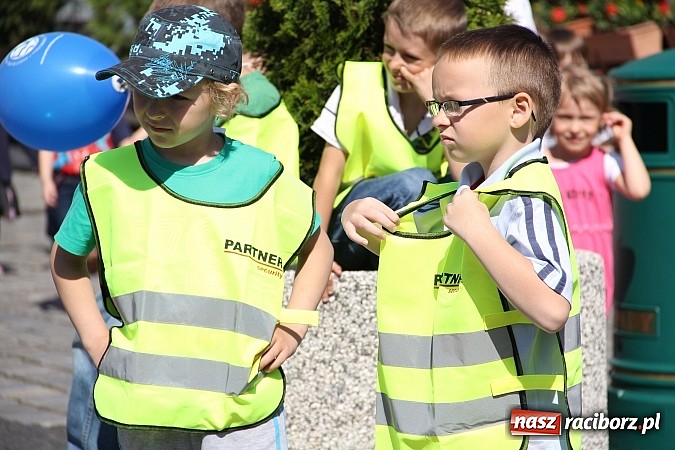 Zdjęcie w galerii na portalu naszraciborz.pl: Studencki happening na raciborskim Rynku wiadomości z regionu
