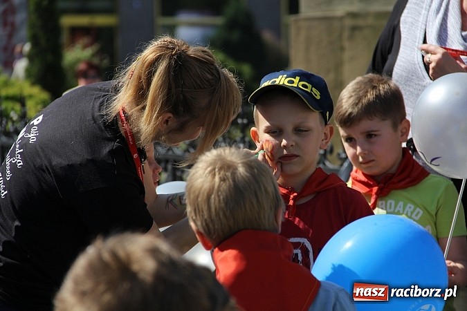 Zdjęcie w galerii na portalu naszraciborz.pl: Studencki happening na raciborskim Rynku wiadomości z regionu