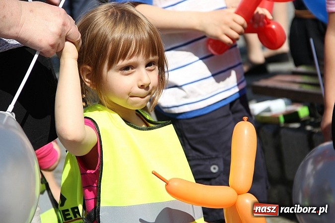 Zdjęcie w galerii na portalu naszraciborz.pl: Studencki happening na raciborskim Rynku wiadomości z regionu