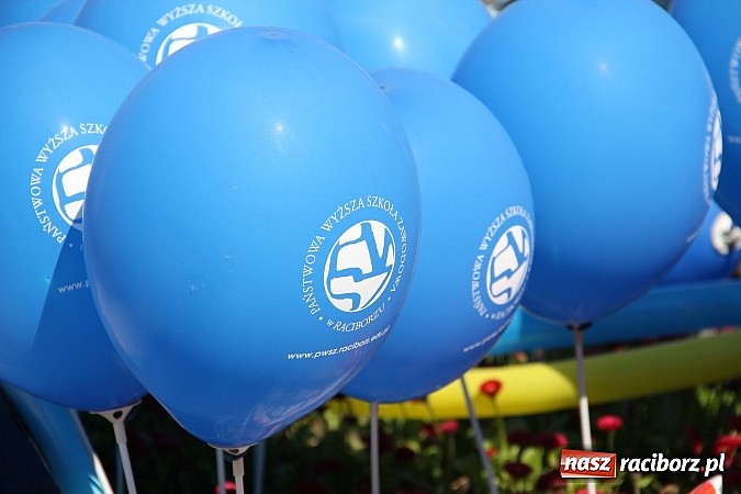 Zdjęcie w galerii na portalu naszraciborz.pl: Studencki happening na raciborskim Rynku wiadomości z regionu