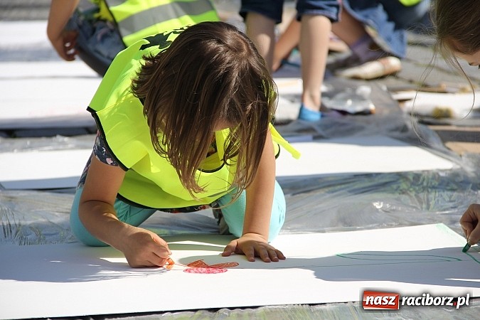 Zdjęcie w galerii na portalu naszraciborz.pl: Studencki happening na raciborskim Rynku wiadomości z regionu
