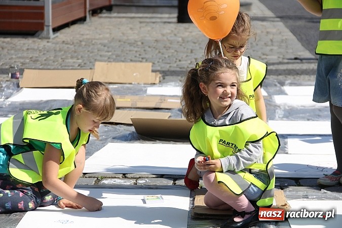 Zdjęcie w galerii na portalu naszraciborz.pl: Studencki happening na raciborskim Rynku wiadomości z regionu