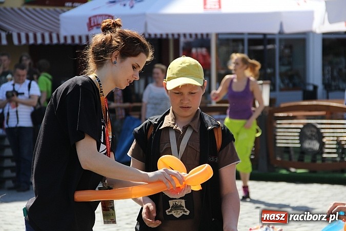 Zdjęcie w galerii na portalu naszraciborz.pl: Studencki happening na raciborskim Rynku wiadomości z regionu