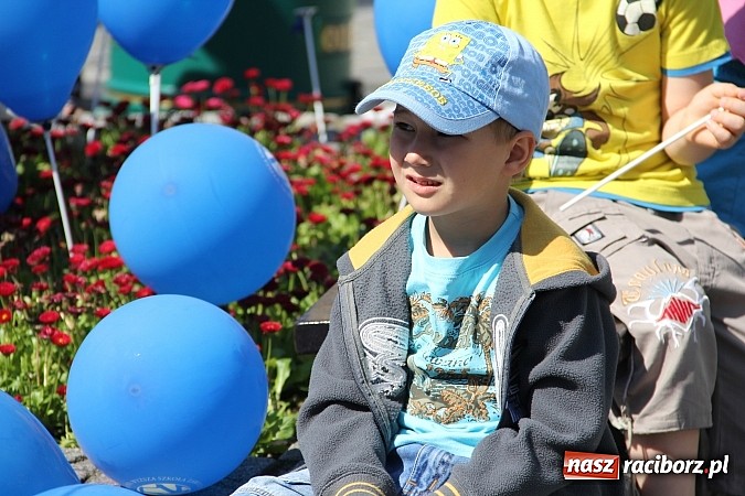 Zdjęcie w galerii na portalu naszraciborz.pl: Studencki happening na raciborskim Rynku wiadomości z regionu